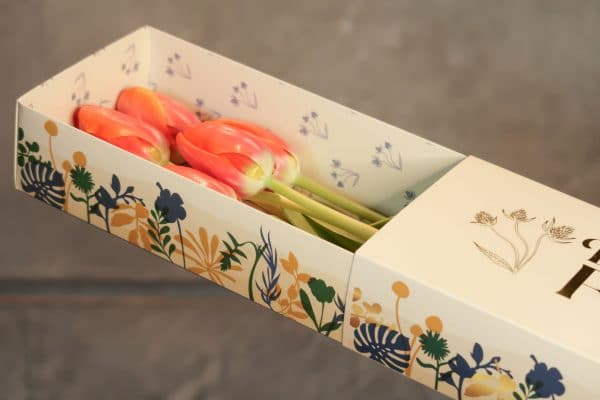 la floristera 6 tulipanes en caja 2 scaled
